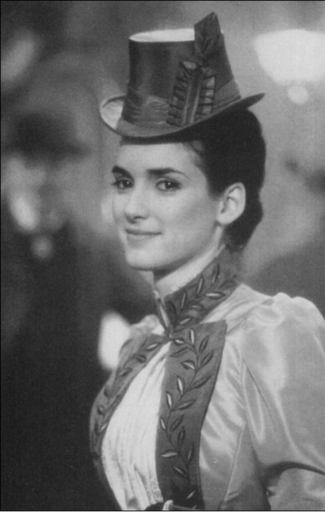 惊情四百年(1992)的剧照 惊情四百年(1992)的剧照