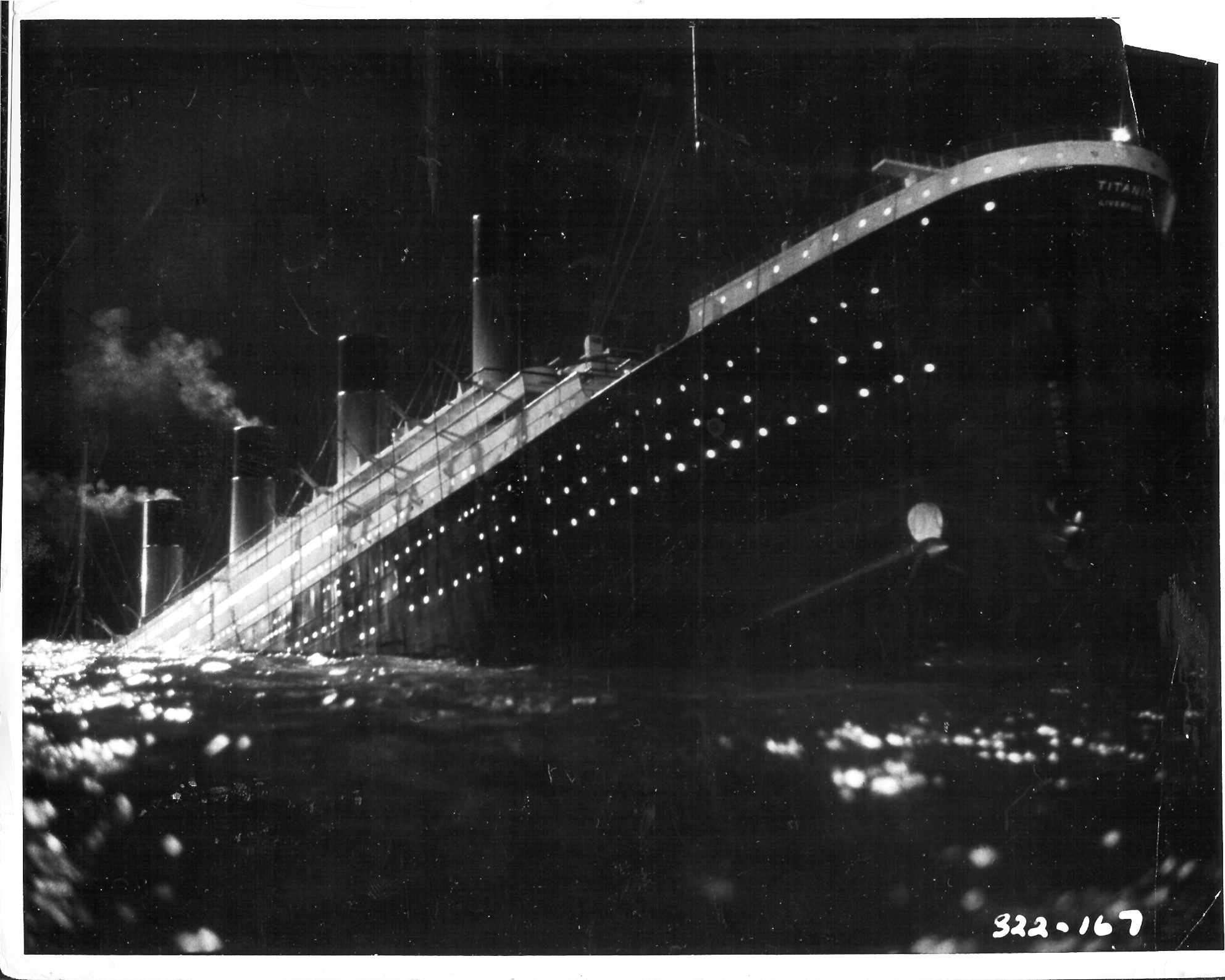 冰海沉船(1958)的剧照 冰海沉船(1958)的剧照