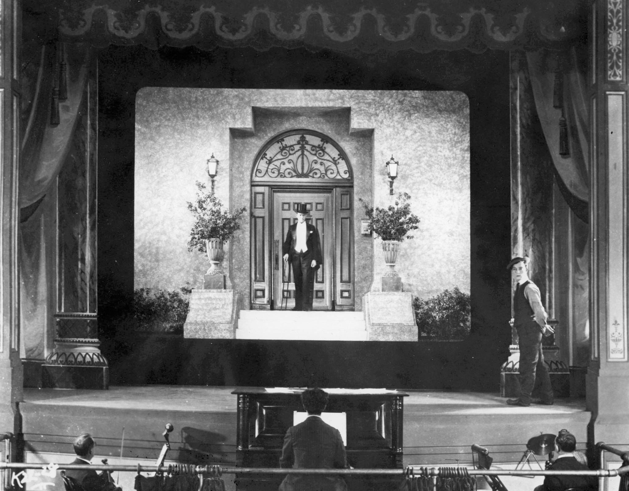 福尔摩斯二世(1924)的剧照 福尔摩斯二世(1924)的剧照