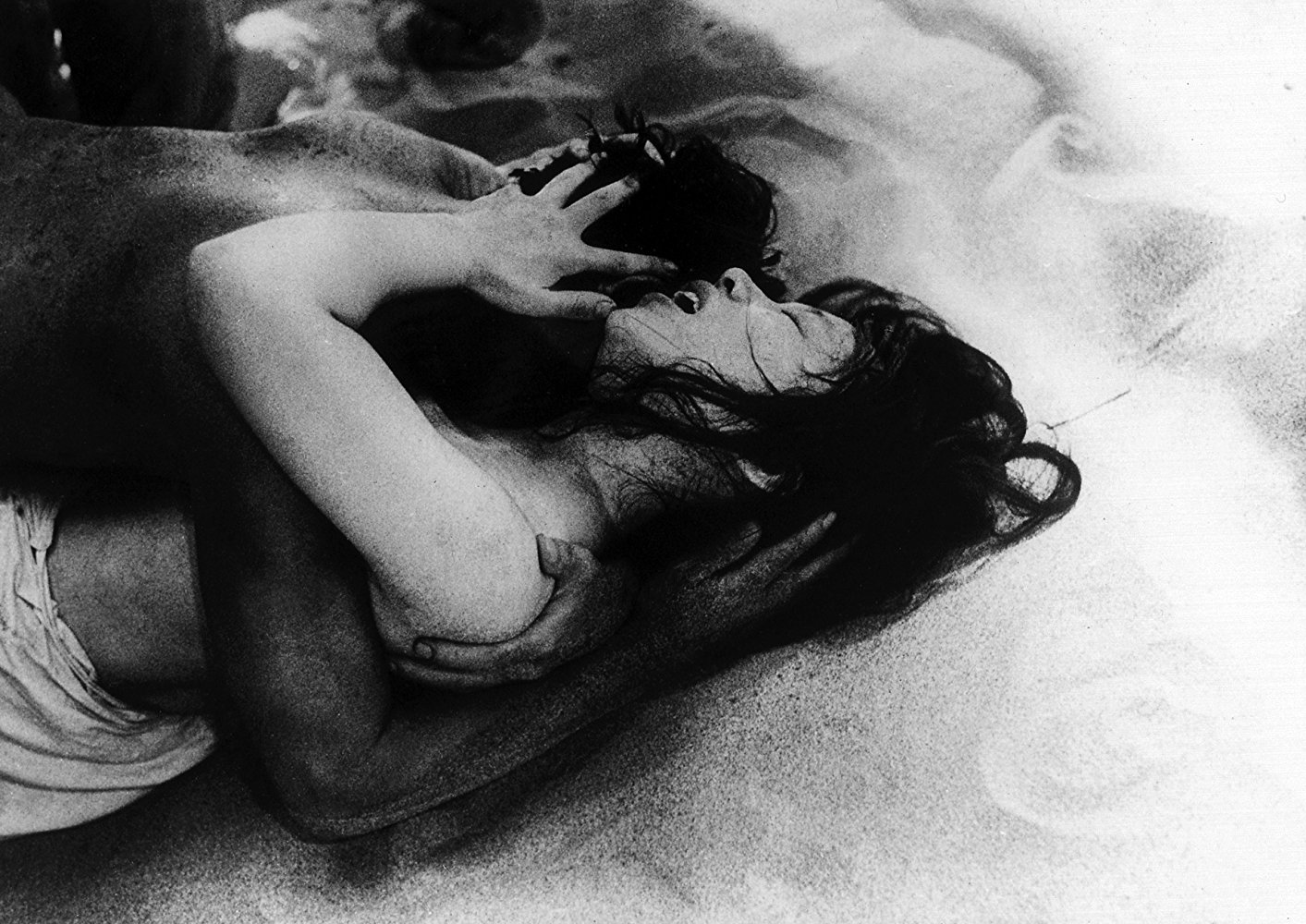 砂之女(1964)的剧照 砂之女(1964)的剧照