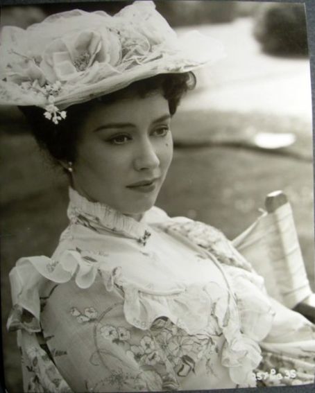 百万英镑(1954)的剧照 百万英镑(1954)的剧照