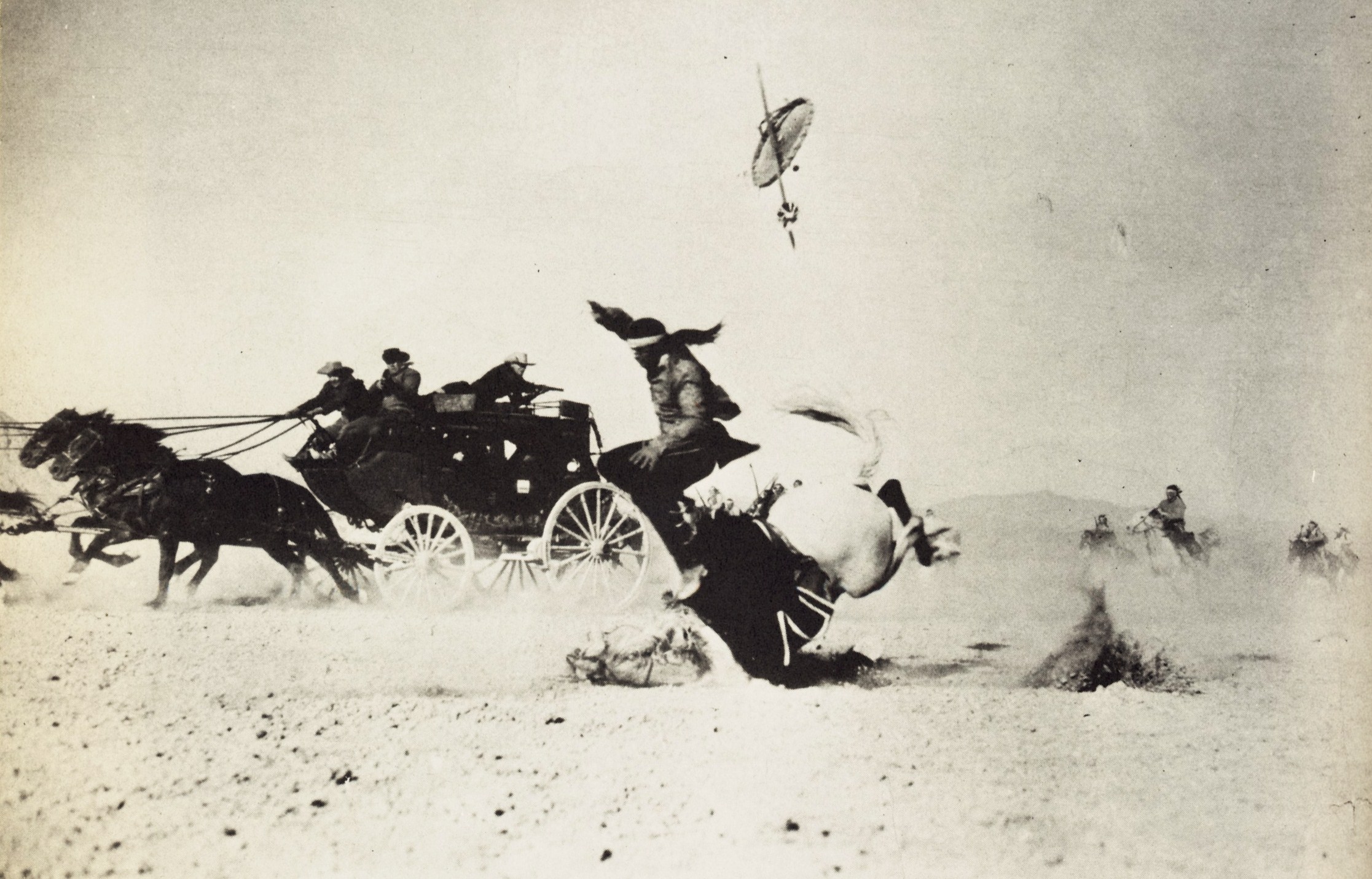 关山飞渡(1939)的剧照 关山飞渡(1939)的剧照