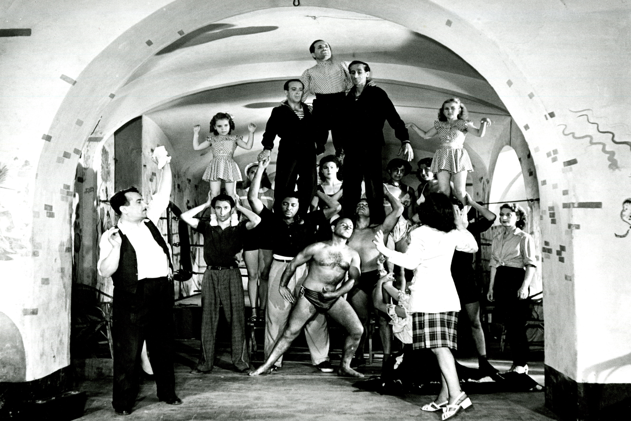 卖艺春秋(1950)的剧照 卖艺春秋(1950)的剧照