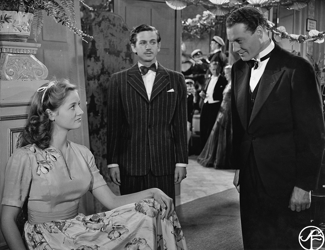 危机(1946)的剧照 危机(1946)的剧照