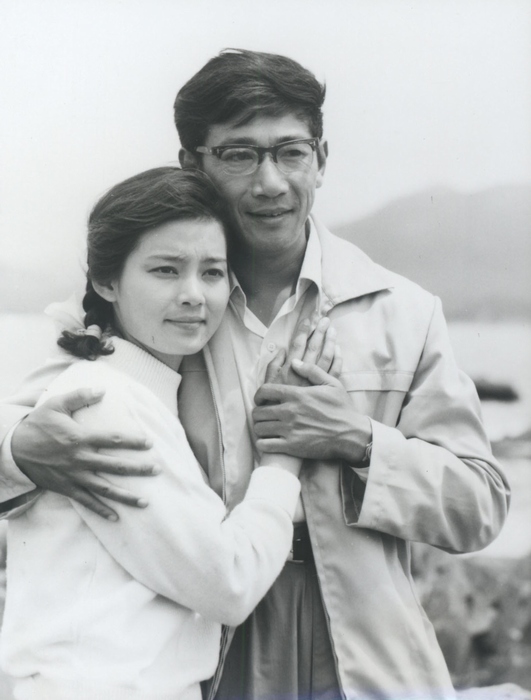 苦恼人的笑
(1979)的剧照 苦恼人的笑
(1979)的剧照