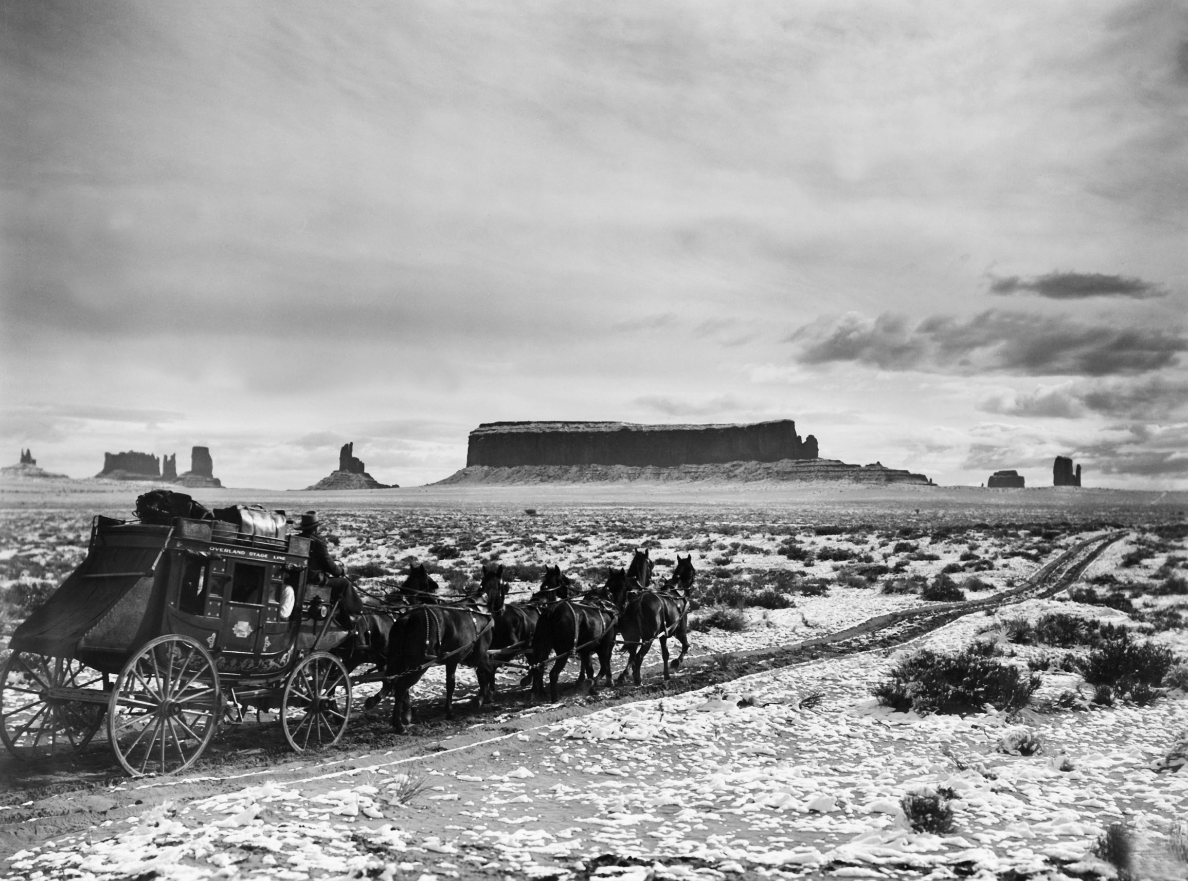 关山飞渡(1939)的剧照 关山飞渡(1939)的剧照