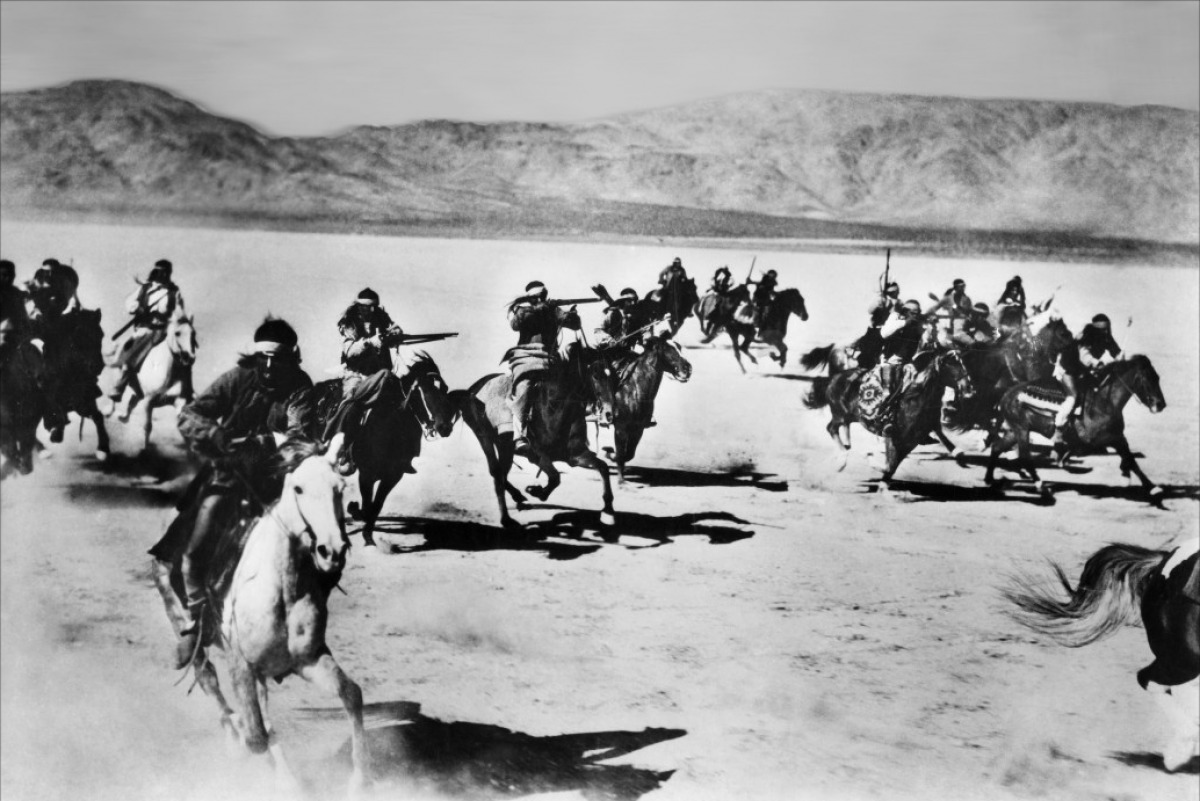 关山飞渡(1939)的剧照 关山飞渡(1939)的剧照