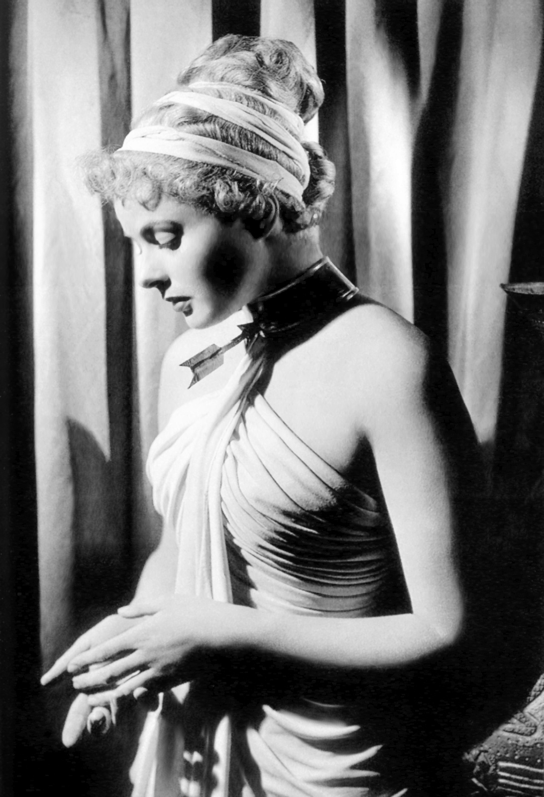 爱德华大夫(1945)的剧照 爱德华大夫(1945)的剧照