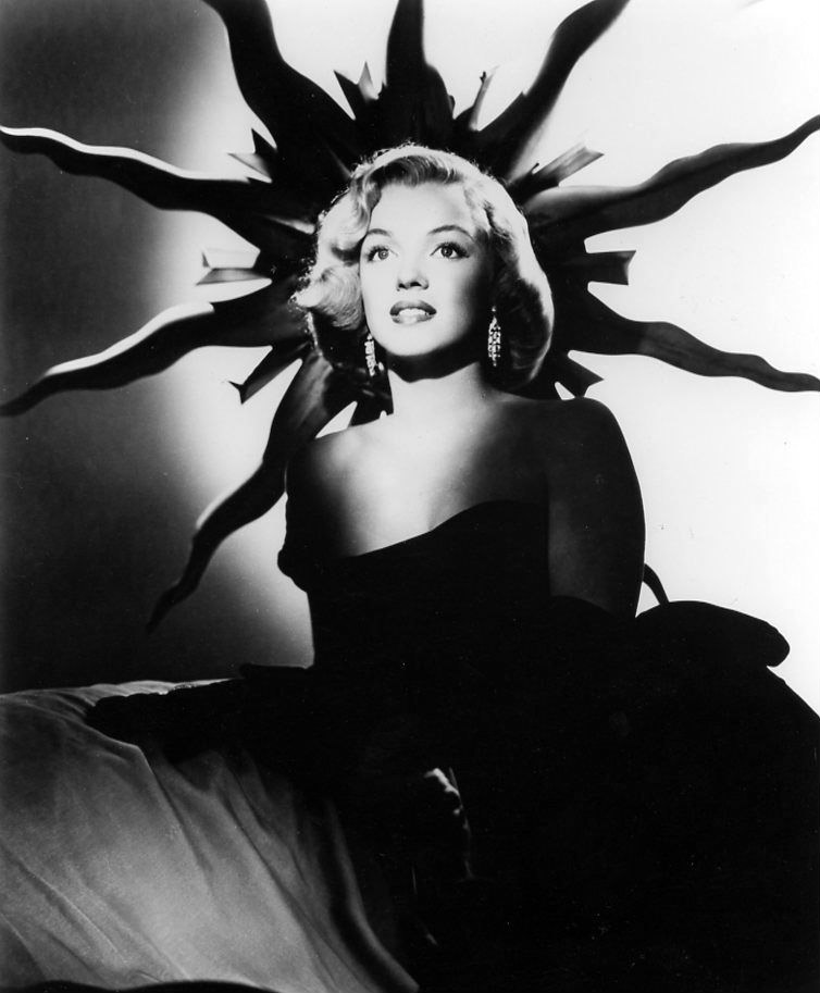 夜阑人未静(1950)的剧照 夜阑人未静(1950)的剧照