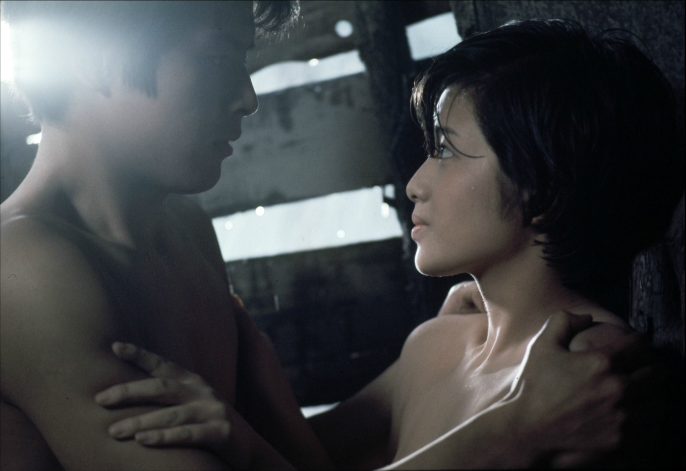 潮骚(1975)的剧照 潮骚(1975)的剧照