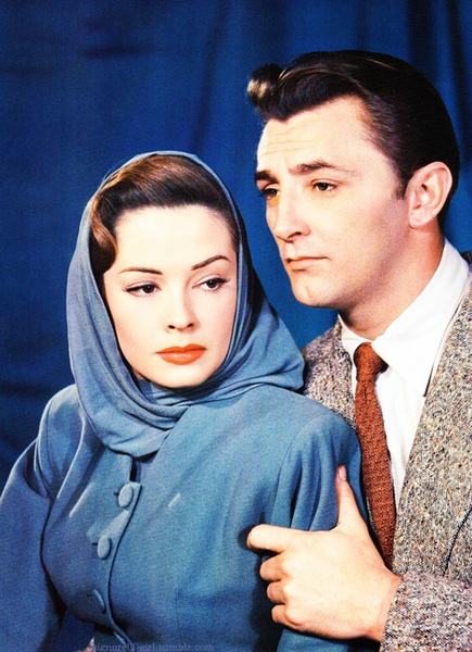 漩涡之外(1947)的剧照 漩涡之外(1947)的剧照