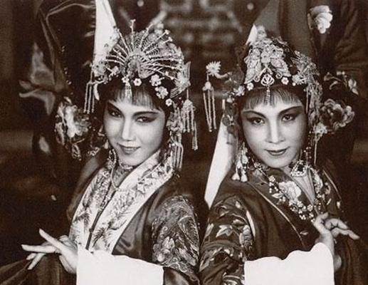 花为媒
(1963)的剧照 花为媒
(1963)的剧照