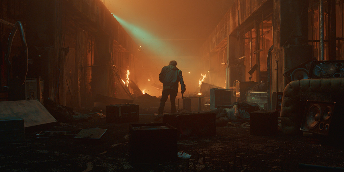 腰间持枪(2019)的剧照 腰间持枪(2019)的剧照