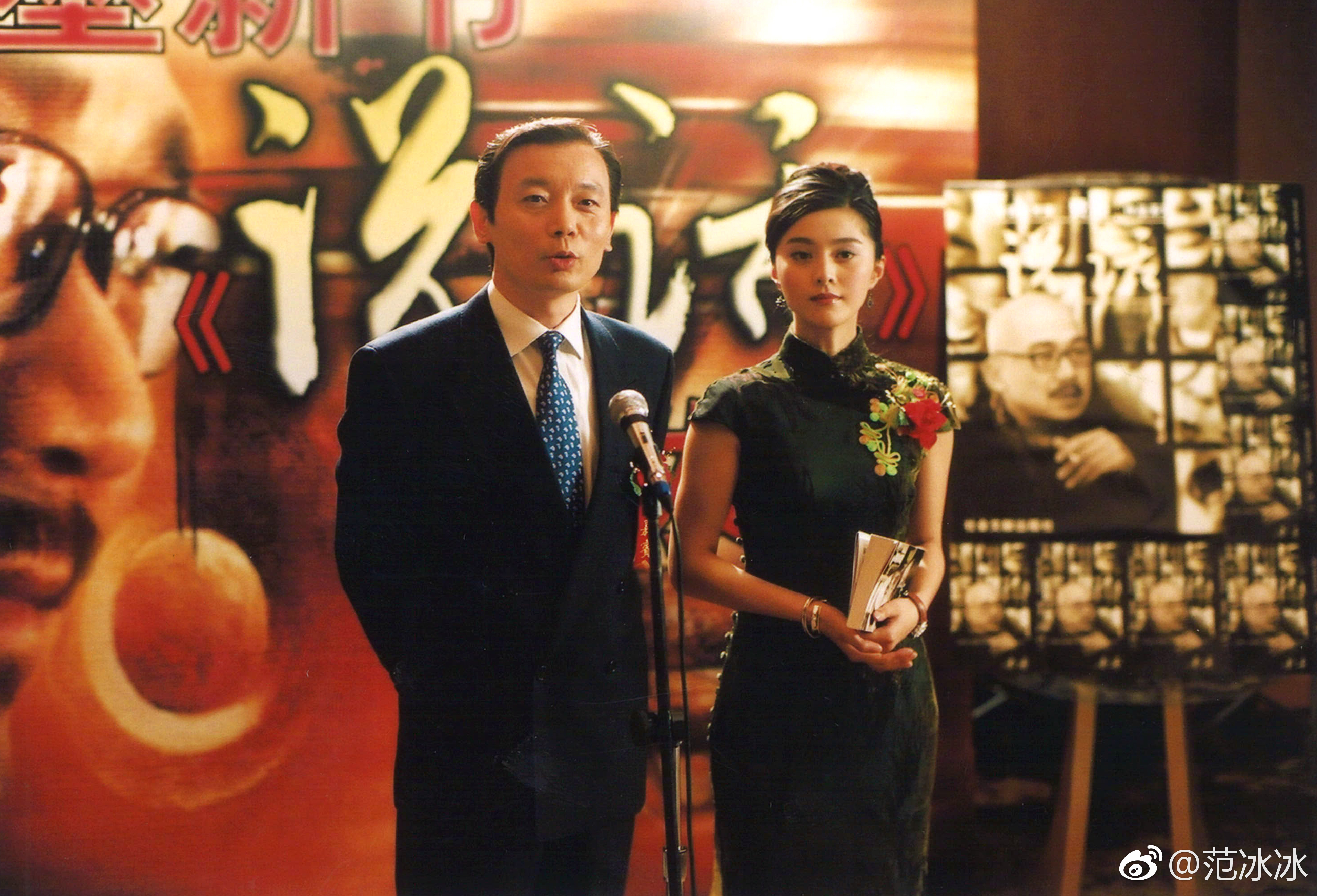 手机
(2003)的剧照 手机
(2003)的剧照