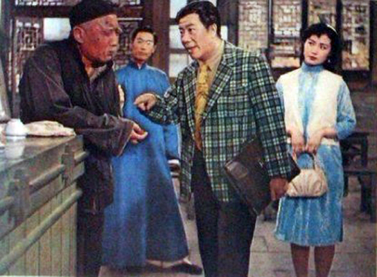 茶馆
(1982)的剧照 茶馆
(1982)的剧照