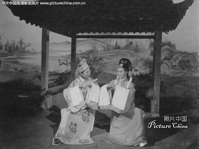 梁山伯与祝英台
(1954)的剧照 梁山伯与祝英台
(1954)的剧照