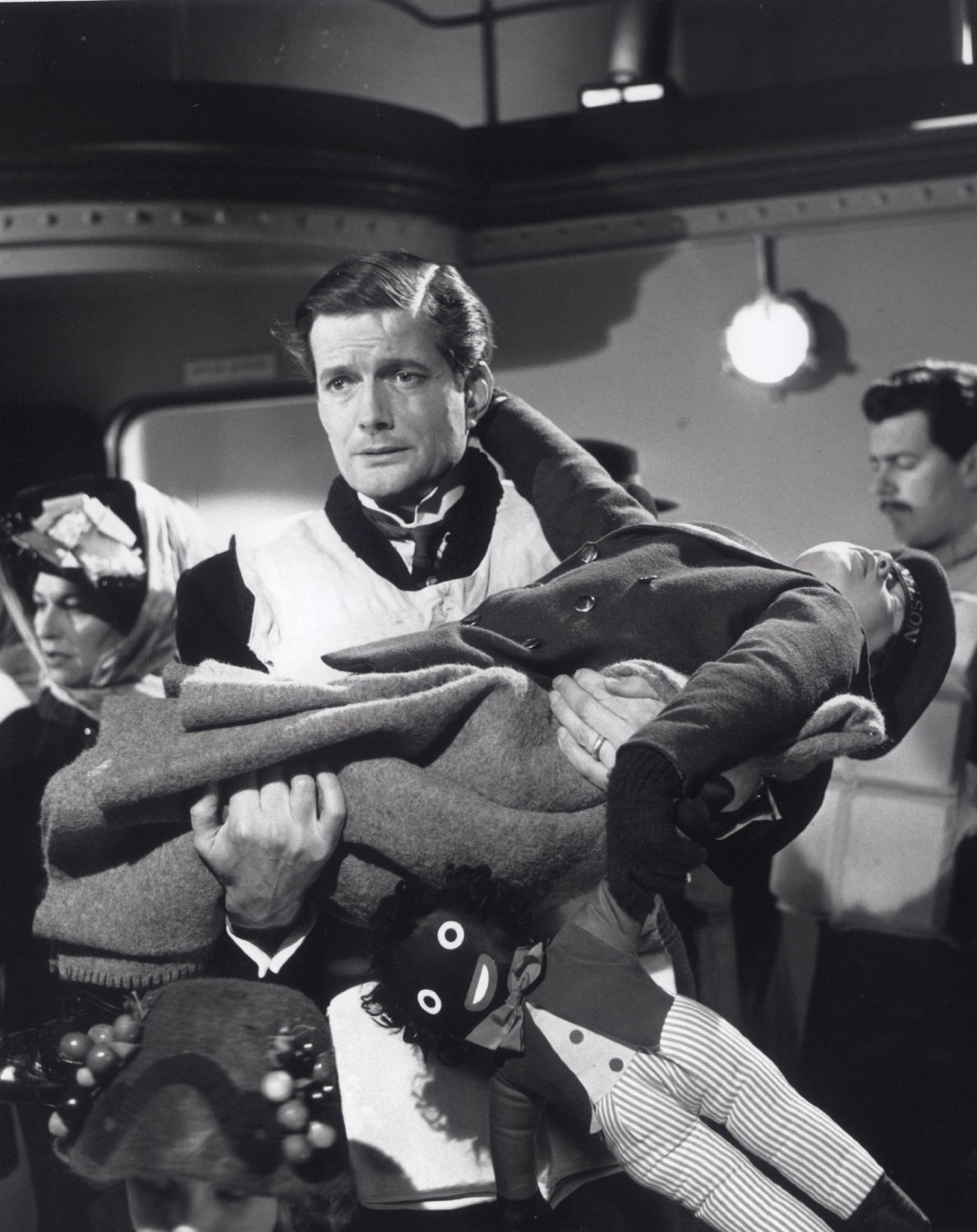 冰海沉船(1958)的剧照 冰海沉船(1958)的剧照