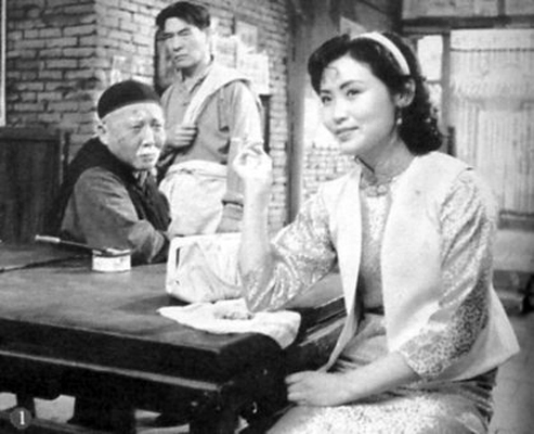 茶馆
(1982)的剧照 茶馆
(1982)的剧照