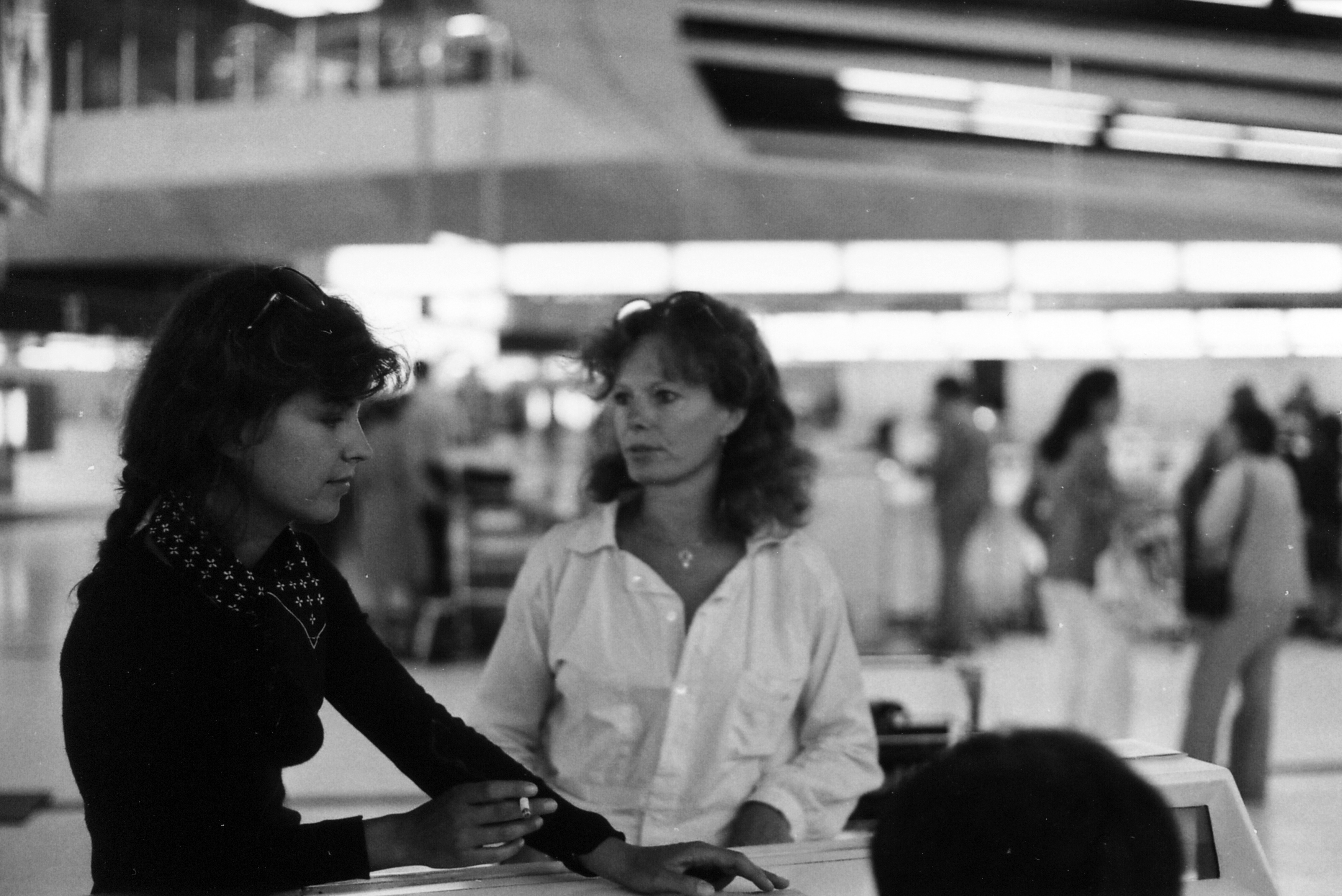 德菲因与卡罗尔:反叛缪斯(2019)的剧照 德菲因与卡罗尔:反叛缪斯(2019)的剧照