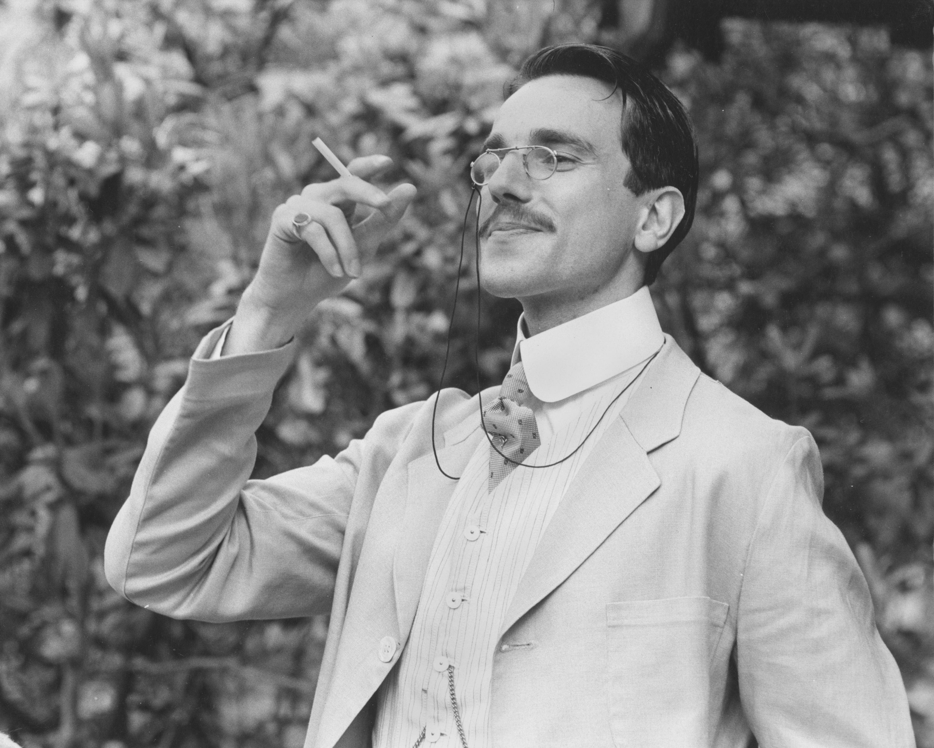 看得见风景的房间(1985)的剧照 看得见风景的房间(1985)的剧照