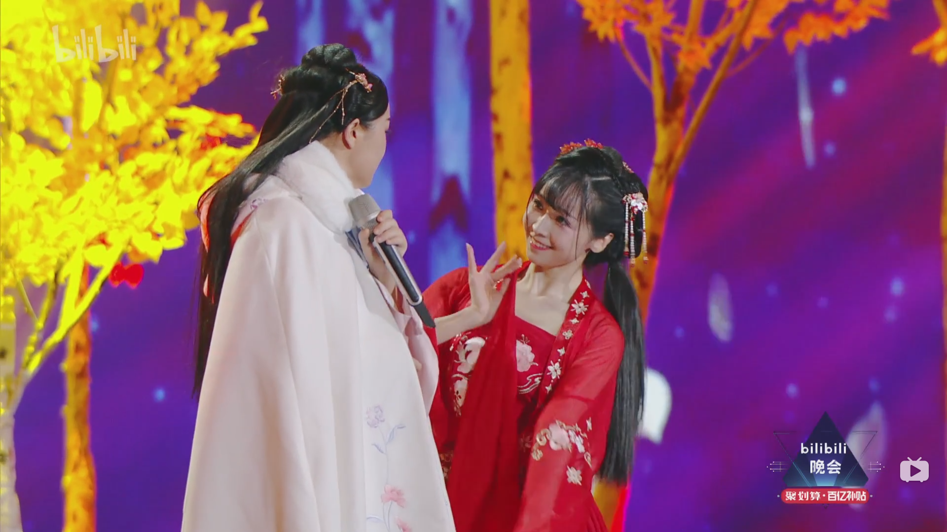 bilibili晚会二零一九最美的夜
(2019)的剧照 bilibili晚会二零一九最美的夜
(2019)的剧照