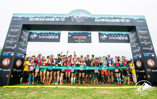 盖夫携Daventures Race山地嘉年华，户外运动会看狗狗肆意撒欢 