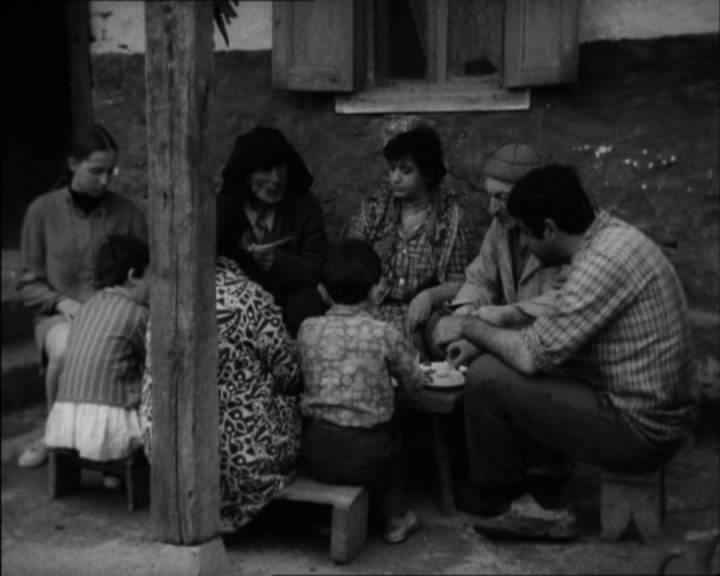 田园牧歌(1975)的剧照 田园牧歌(1975)的剧照