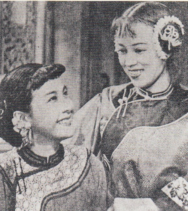 万世流芳(1944)的剧照 万世流芳(1944)的剧照