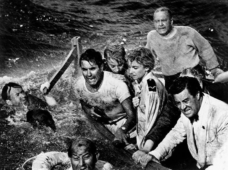 弃船(1957)的剧照 弃船(1957)的剧照