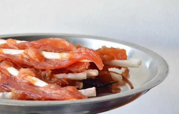 给狗狗“吃零食、挑零食”讲究多，这4个误区千万别碰