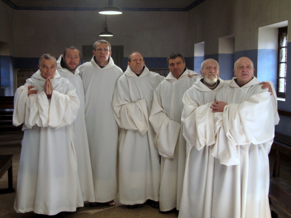 人与神(2010)的剧照 人与神(2010)的剧照