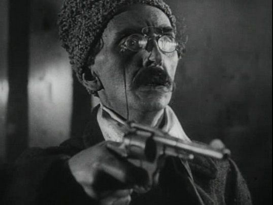 兵工厂(1929)的剧照 兵工厂(1929)的剧照