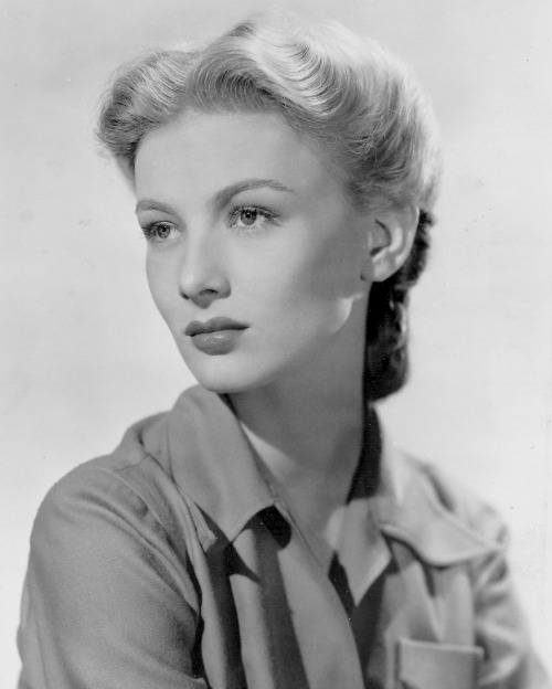 骄傲欢呼(1943)的剧照 骄傲欢呼(1943)的剧照