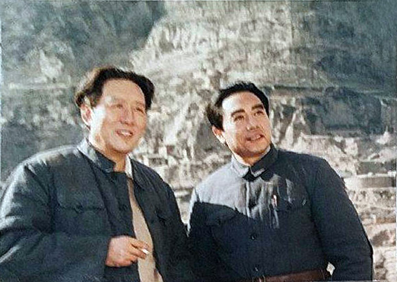 巍巍昆仑
(1988)的剧照 巍巍昆仑
(1988)的剧照