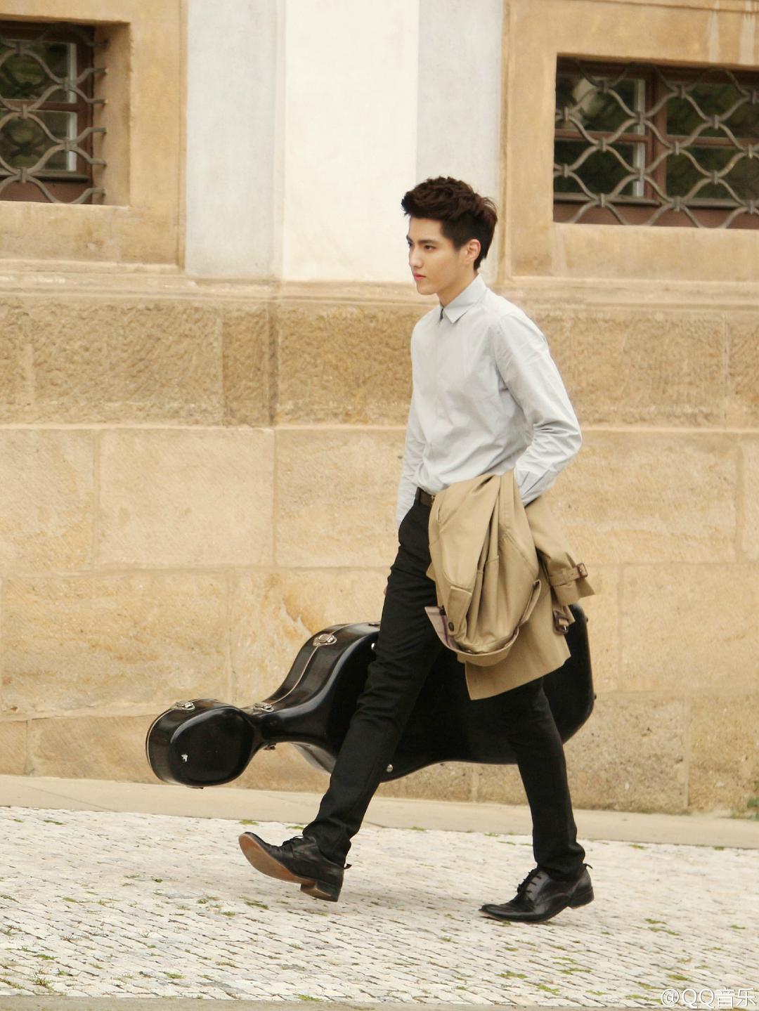 有一个地方只有我们知道
(2015)的剧照 有一个地方只有我们知道
(2015)的剧照