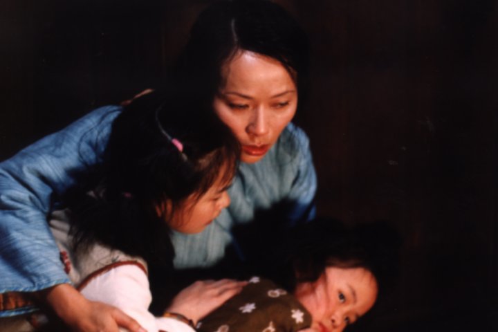 五月八月
(2002)的剧照 五月八月
(2002)的剧照