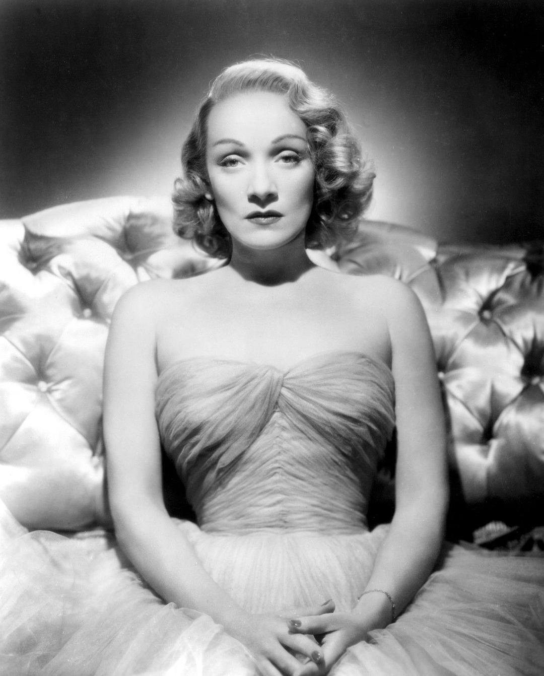 欲海惊魂(1950)的剧照 欲海惊魂(1950)的剧照