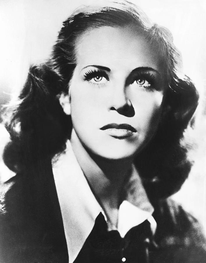 凶手就在我们中间(1946)的剧照 凶手就在我们中间(1946)的剧照