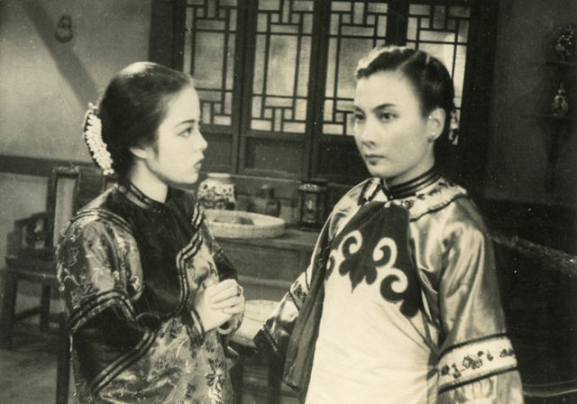 万世流芳(1944)的剧照 万世流芳(1944)的剧照