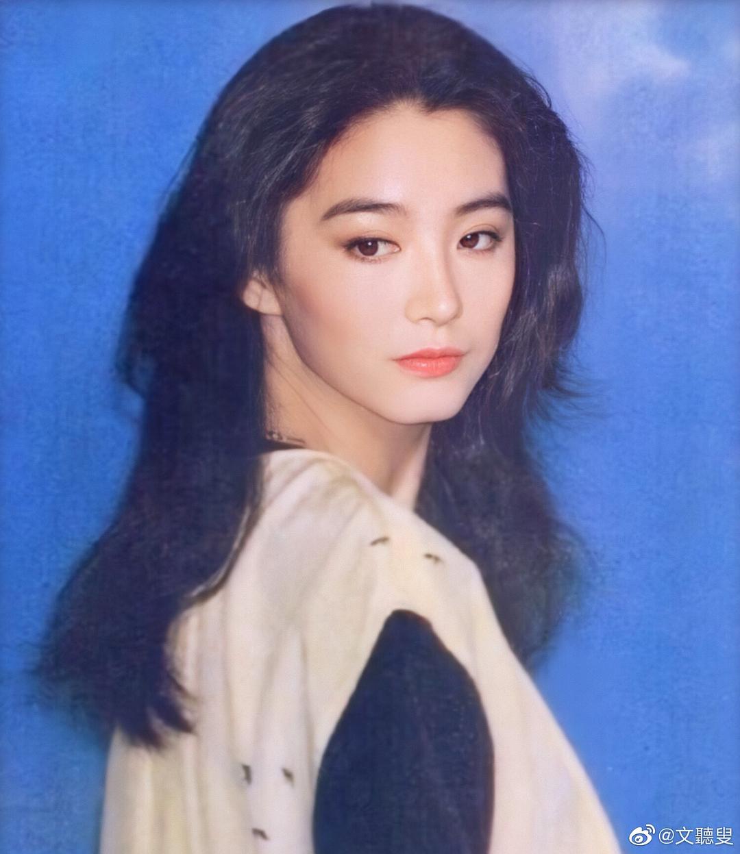 沙滩上的月亮(1978)的剧照 沙滩上的月亮(1978)的剧照