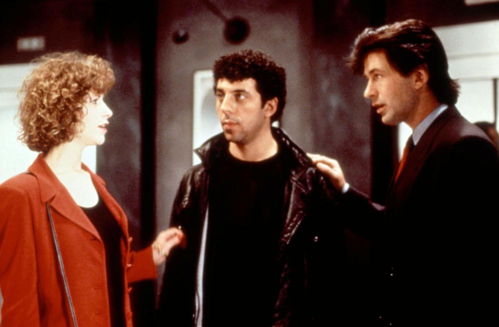 抓狂电台(1988)的剧照 抓狂电台(1988)的剧照