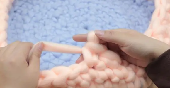 精致狗窝用手就能编出来，材料简单又方便