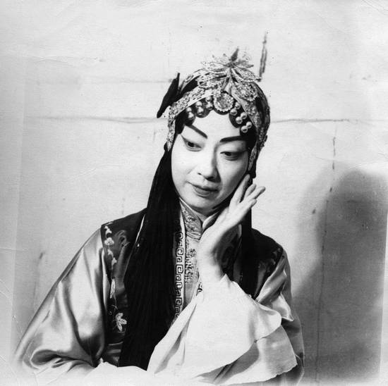 生死恨
(1948)的剧照 生死恨
(1948)的剧照