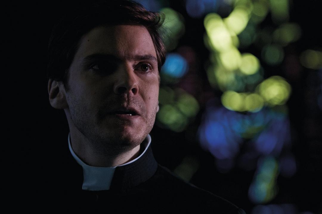 恶灵入侵(2011)的剧照 恶灵入侵(2011)的剧照