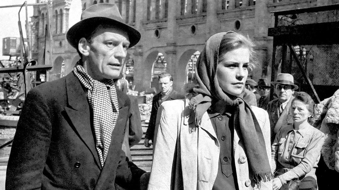 凶手就在我们中间(1946)的剧照 凶手就在我们中间(1946)的剧照