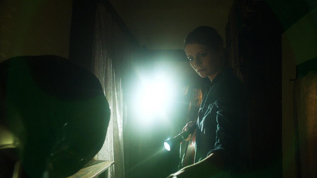 随你入黑暗(2012)的剧照 随你入黑暗(2012)的剧照