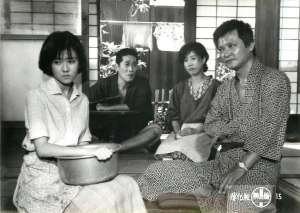 薄化妆(1985)的剧照 薄化妆(1985)的剧照