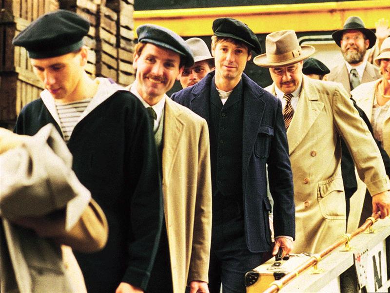 小面包屑(1999)的剧照 小面包屑(1999)的剧照