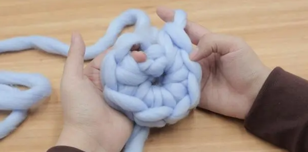 精致狗窝用手就能编出来，材料简单又方便