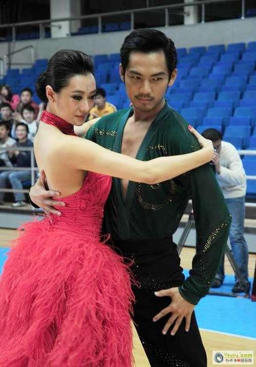 斗爱
(2009)的剧照 斗爱
(2009)的剧照